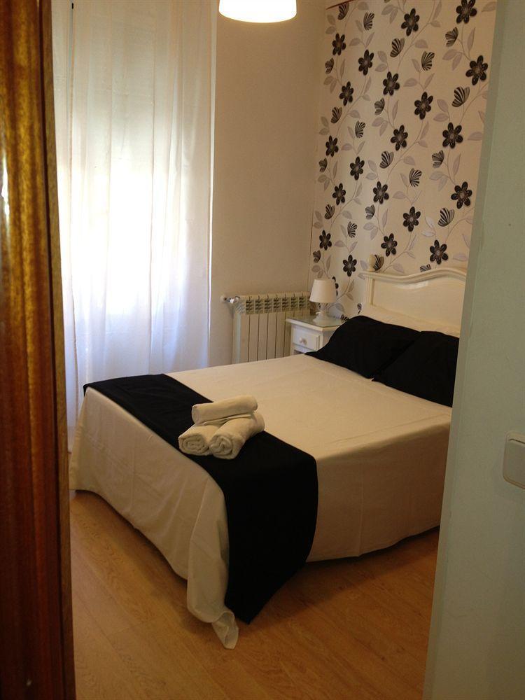 Hostal La Estrella Madrid Kültér fotó