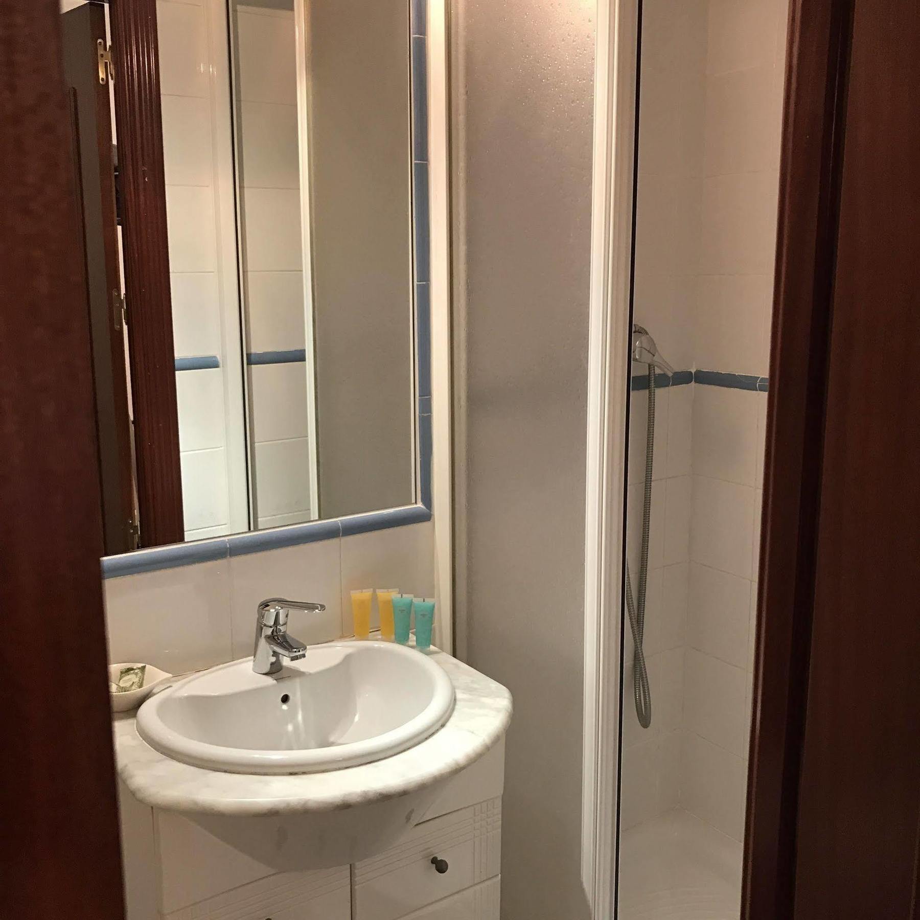 Hostal La Estrella Madrid Kültér fotó