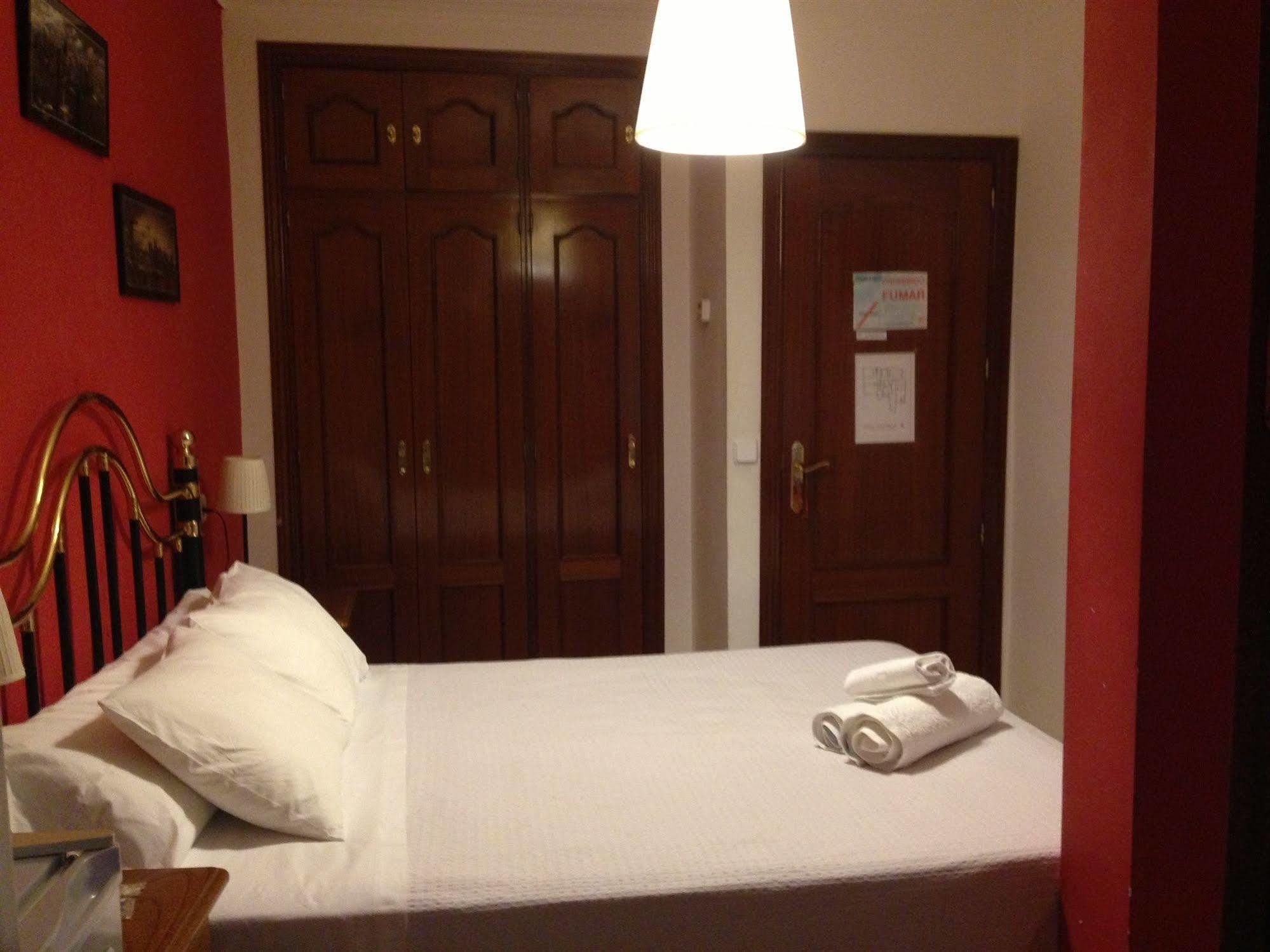 Hostal La Estrella Madrid Kültér fotó