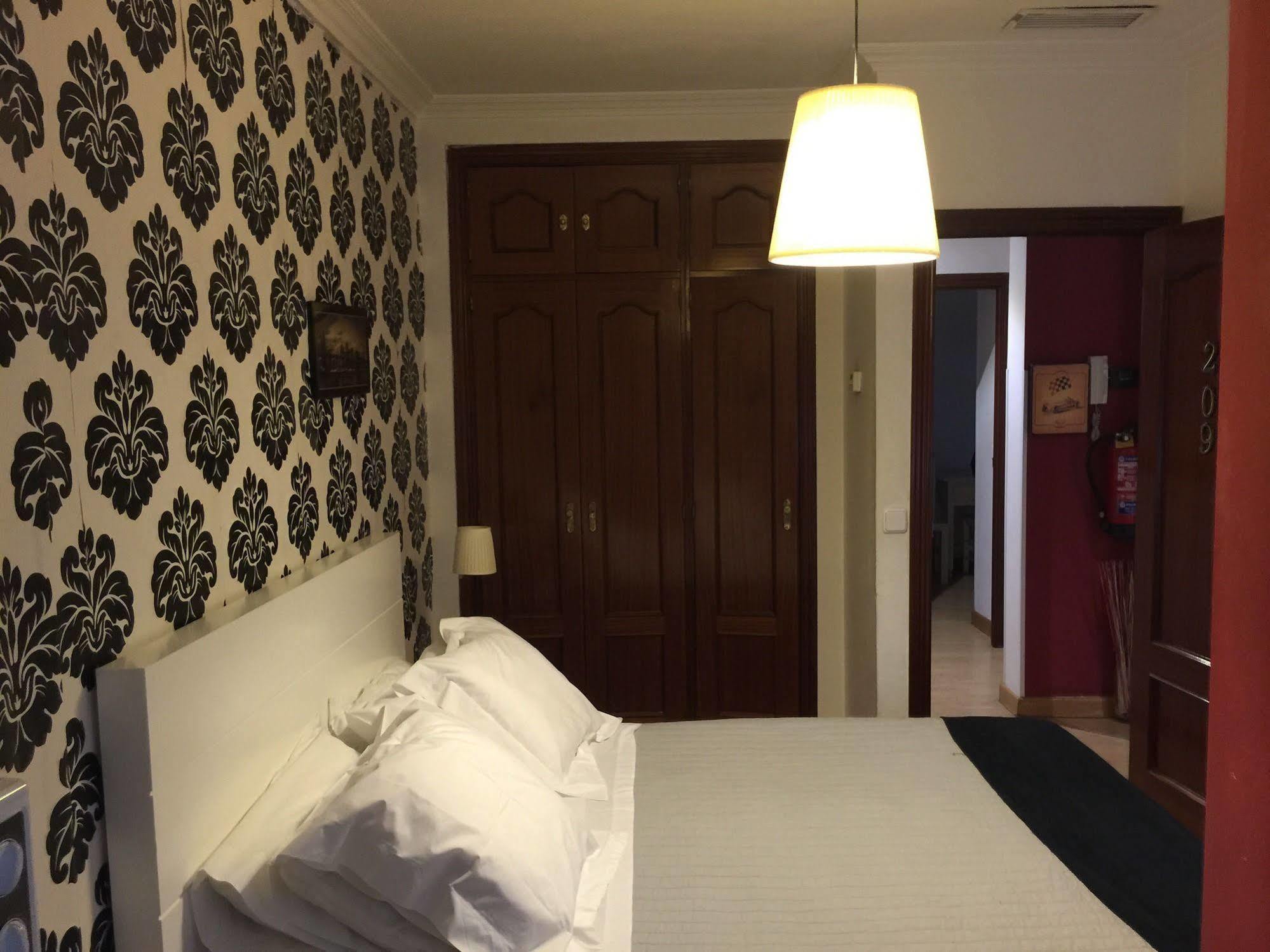 Hostal La Estrella Madrid Kültér fotó