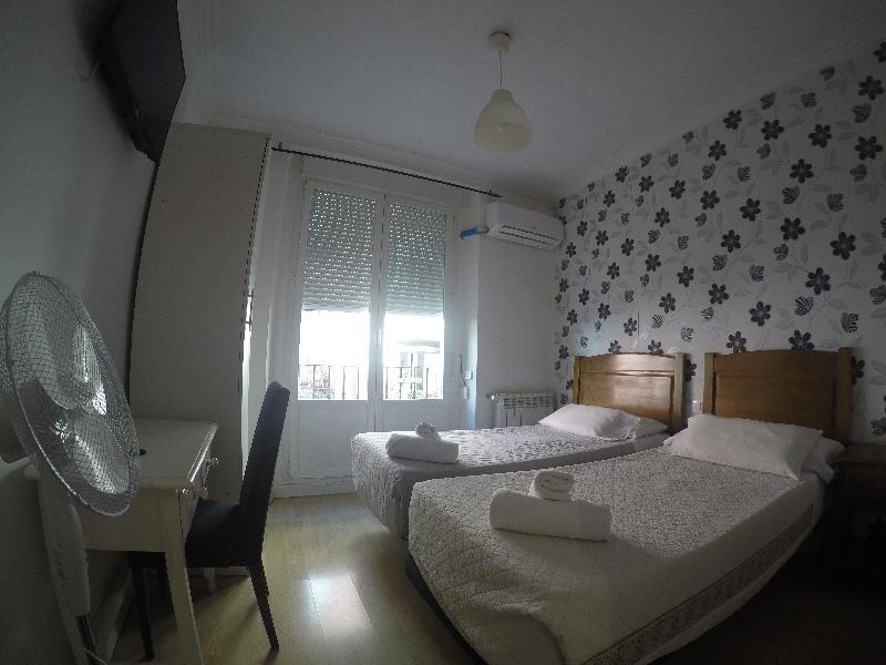 Hostal La Estrella Madrid Kültér fotó